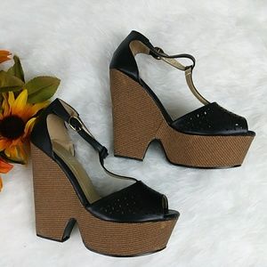 Maker's Women's open toe platforms Sz 6.5